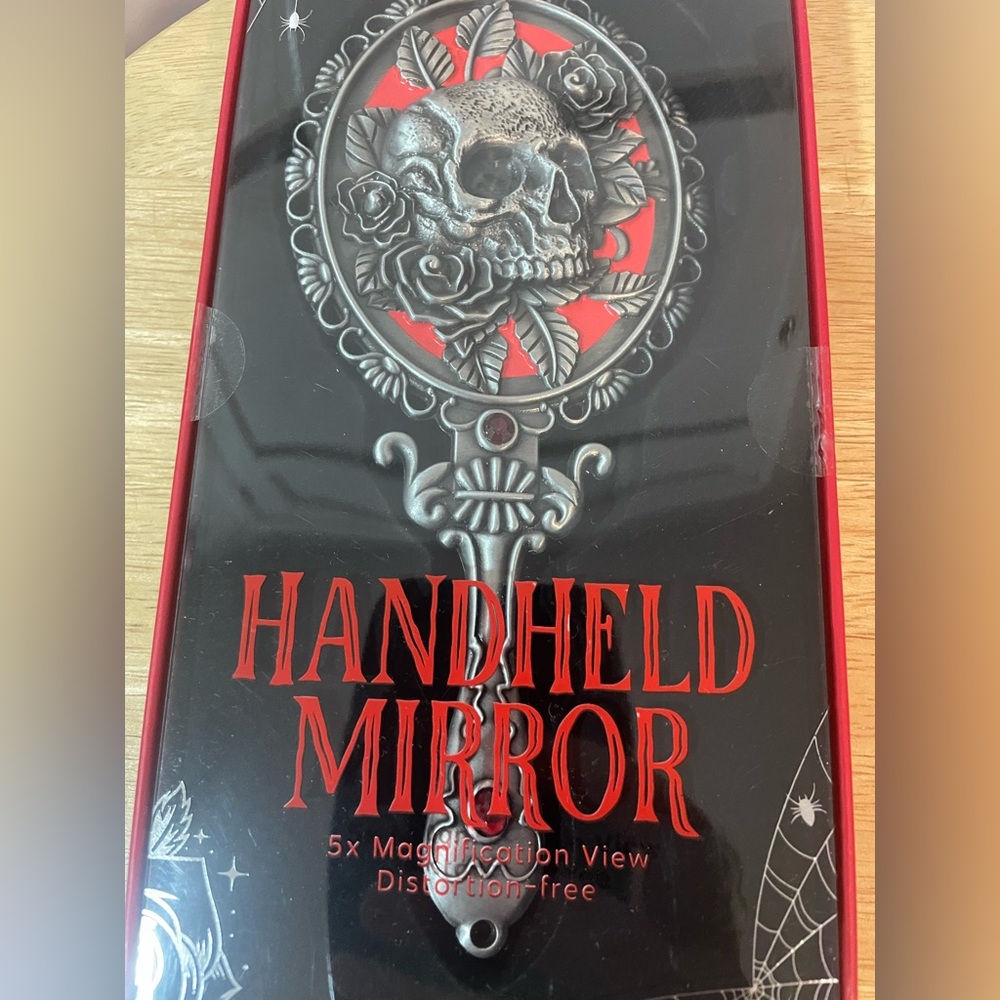 Skull Design Handheld Mirror - Picture 10 of 10